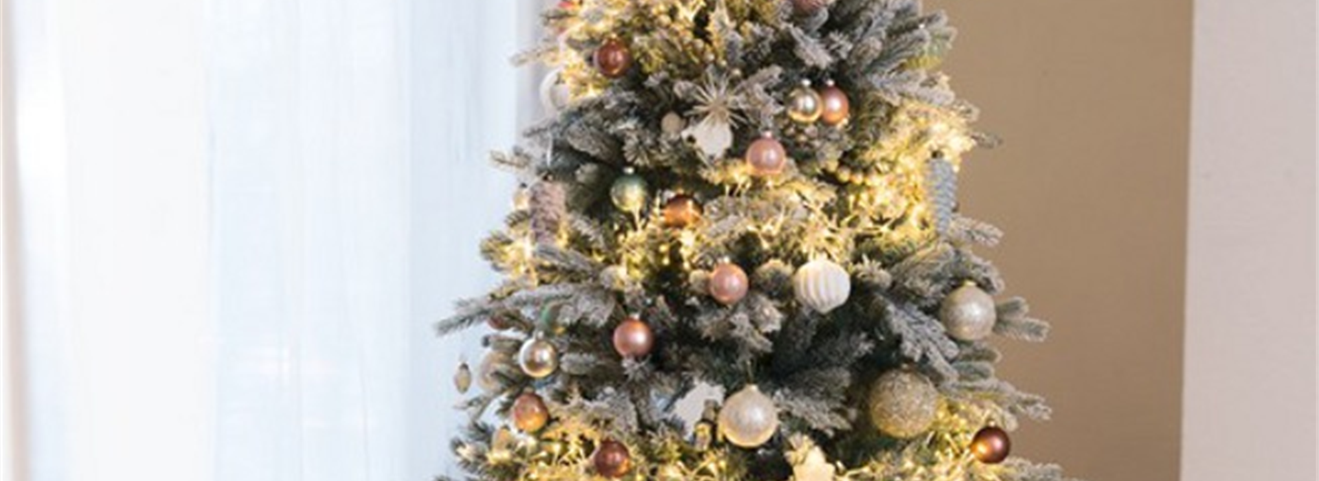 GS_Künstlicher beschneiter Weihnachtsbaum_156662_BELLANDRIS_SAGAFLOR_AG_Web_unbekannt.jpg